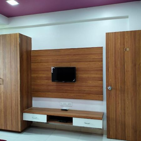 Hotel Shreejay Mahād Kültér fotó