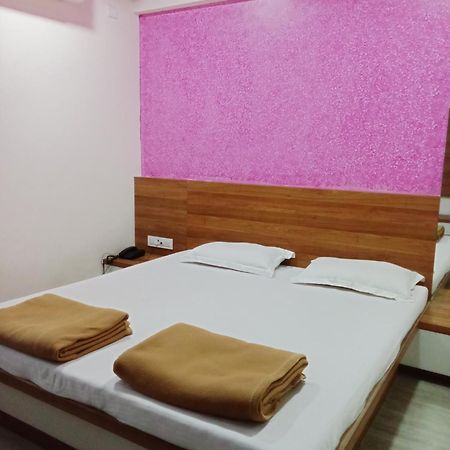 Hotel Shreejay Mahād Kültér fotó