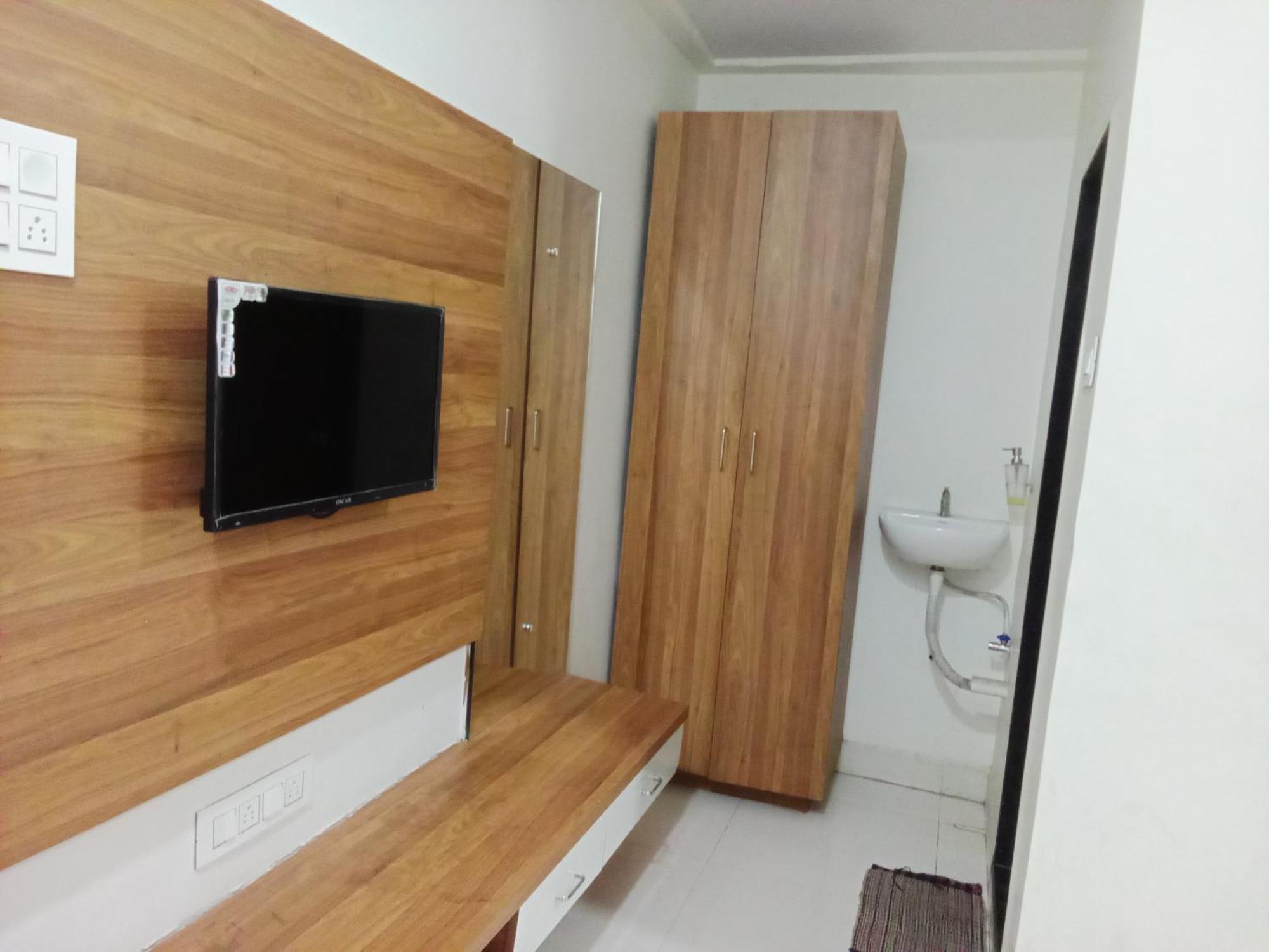 Hotel Shreejay Mahād Kültér fotó